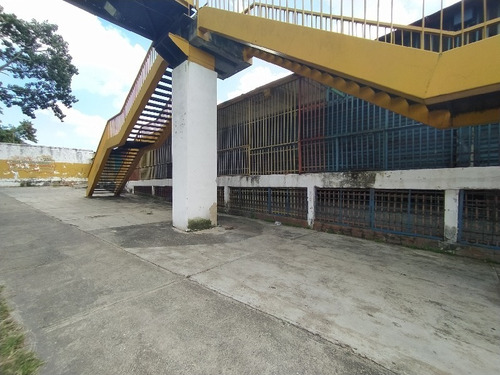 Imagen 3 de 20 de Marisol Castro Vende Galpón Con Once (11) Locales En Av. Fernando Figueredo | Valencia | A Pocos Metros Del Centro De Valencia | Fog-149 Marisol 04244923040