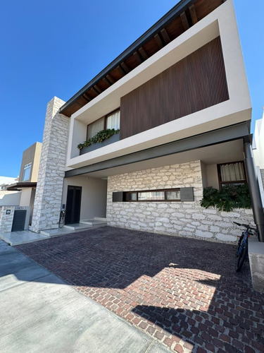 Casa De Lujo En Venta En Misión San Jerónimo. 12