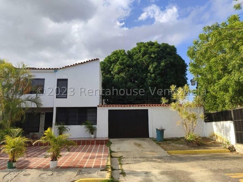 Edgar Colmenarez Vende Casa Hermosa En El Este De La Cuidad  24-1244
