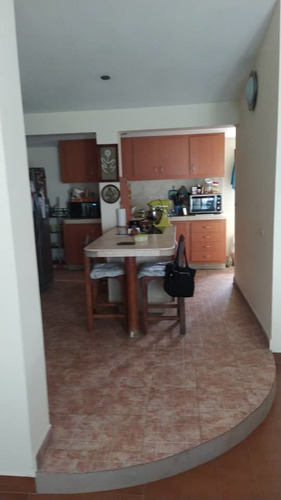 Apartamento Con Local Comercial