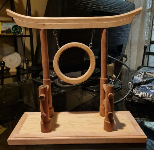 Adorno De Puerta Torii Japonesa Hecha De Madera Torneada Marrón Claro