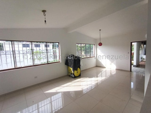 Casa En Venta En Colinas De Guataparo Valencia Mm Carabobo Con Patio Jardin Vigilancia Y Agua De Manantial