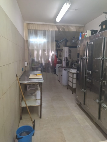 Imagen 4 de 9 de Nuevo Valor - Local En Alquiler, Directorio 1100, Excelente Ubicacion.