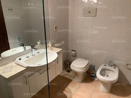 Casa De 5 Dormitorios En Playa Mansa Punta Del Este-ref:28553
