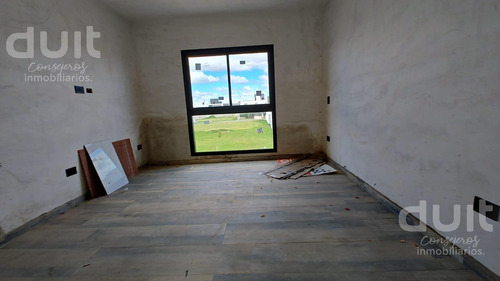 Venta Duplex De 3 Dor! 1 Dor En Planta Baja! Con Pileta!