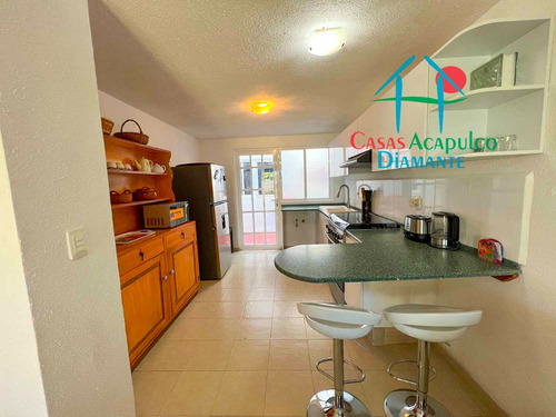 Cad Villas Playa Diamante 81. Terraza Con Jardín Y Acceso Directo A La Alberca Del Condominio