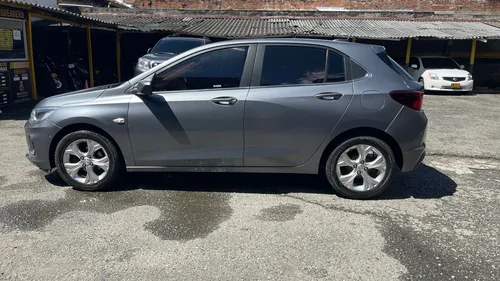 Chevrolet Onix 1.0T Premier Hatch At