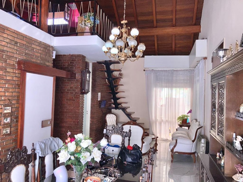 Venta De Casa Más Departamento Tres Ambientes