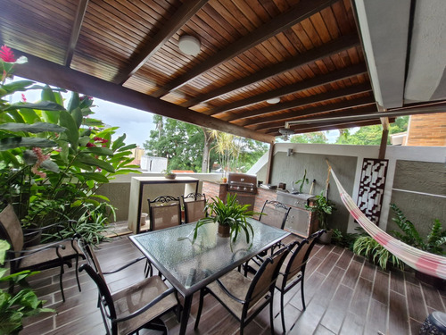 Townhouse De Oportunidad En Lomas Del Este-sl