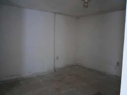 Casa Simples, 2 Dorm., Independente, A 700 Metros Do Metrô Jabaquara. Aluguel 850 Reais