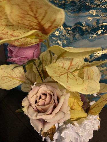 Florero Adorno De Porcelana Y Flores Artificiales En Hada