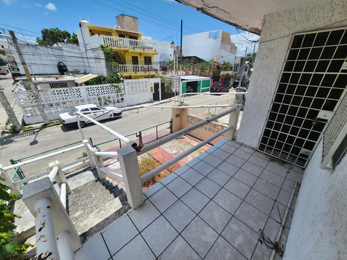 Casa En Venta, 4 Recámaras, 2 Niveles, Duplex, Sm 23, Cancún Centro.