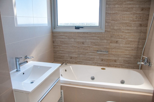 Imagen 17 de 30 de Venta, Apto 3 Dor En Look Brava, Piso Alto, Playa Brava (ref: Lij-5374)