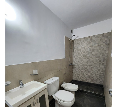 Imagen 8 de 13 de Vendo Departamento 2 Dormitorios, 2 Baños, Patio, Terraza Con Pileta B° A. Alberdi