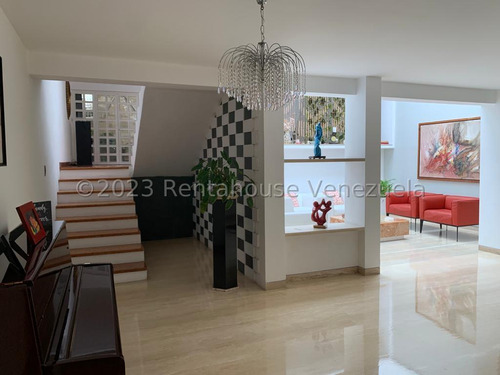 Casa Multinivel Quinta Coromoto Remodelada En Calle Cerrada En Venta En La Trinidad Av El Jazmin Caracas 