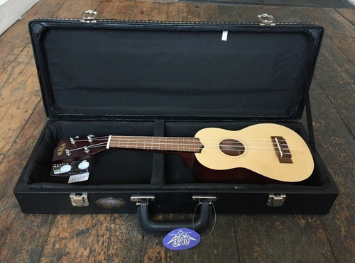 Estuche Duro Cnb Para Ukelele O Cuatro Llanero