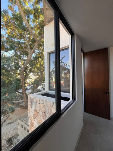 Casa En Venta De 3 Recamaras Con Cuarto De Servicio Ubicada En Montes De Ame.