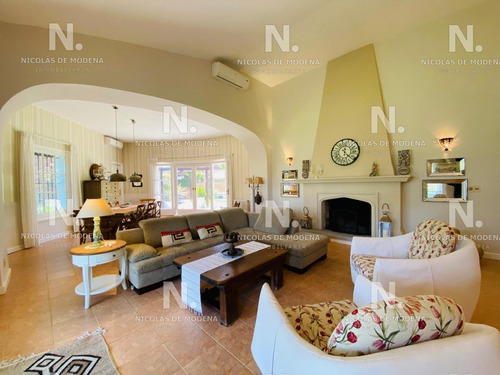 Muy Linda Casa Toda Reciclada - Ref: 3174