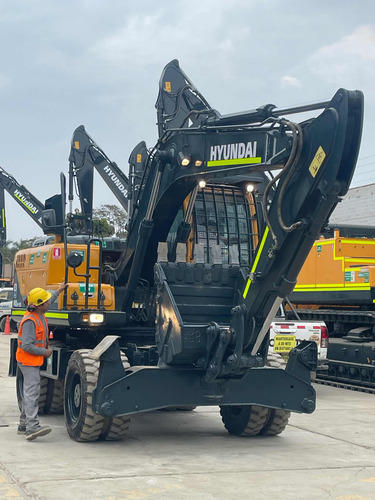 Alquiler De Excavadora Sobre Ruedas