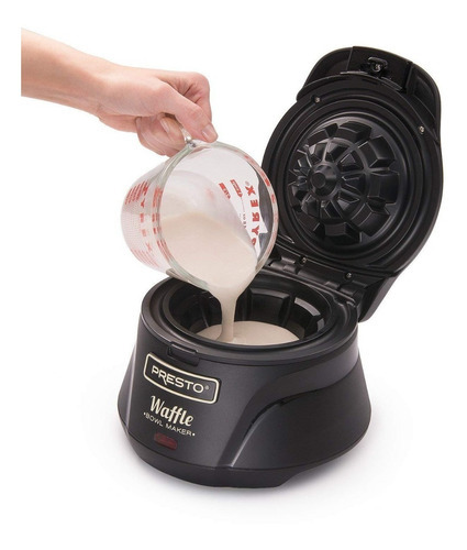 Maquina Para Hacer Waffles Tipo Belga Canasta Color Negro