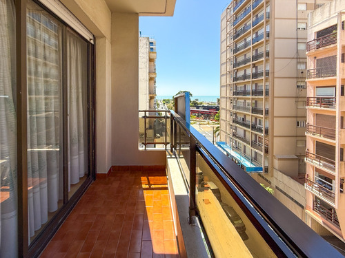 Departamento 3 Ambientes Con Cochera Y Vista Al Mar En Venta En La Perla