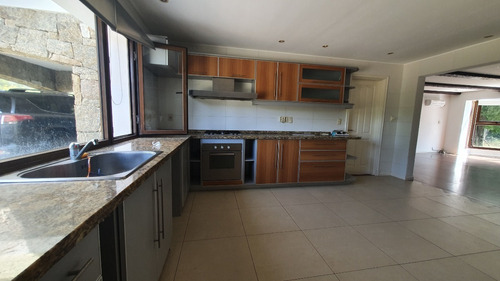 Imagen 10 de 30 de Venta Excelente Casa En Cumbres De Carrasco
