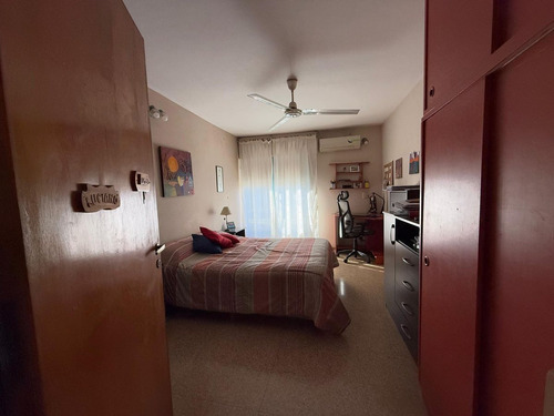 Vende Casa Con Pileta Barrio Dean Funes