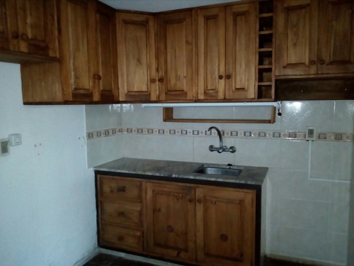 Imagen 3 de 10 de Vivienda 2 Dormitorios Con Cochera Y Parrillero Techado