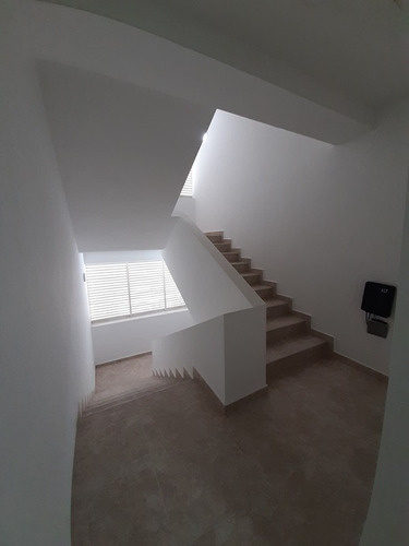 Imagen 9 de 10 de María Meléndez Alquila Apartamento En Doral Country Club