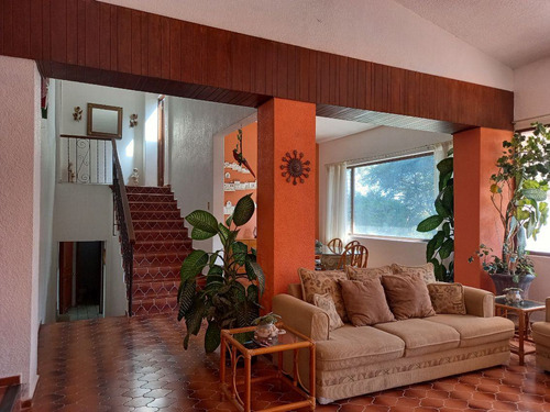 Casa Sola En Lomas De Atzingo, Cuernavaca, Morelos - Ber-1024-cs*