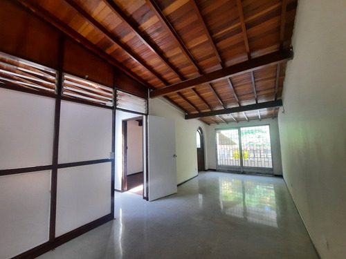 Casa Comercial En Arriendo Ubicado En Medellin Sector Estadio  (22836).