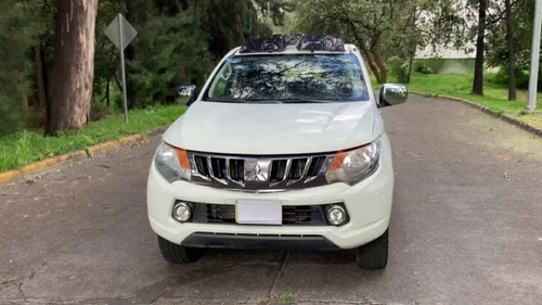 Imagen 3 de 15 de Mitsubishi L200 2017 4p Doble L4/2.5/t Diesel Man 4x4