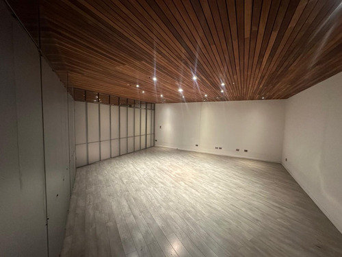 Oficina De 100 M² Con Vista Despejada Almirante Pastene 244