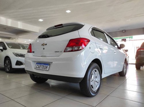 Imagem 6 de 9 de Chevrolet Onix 1.0 Mpfi Lt 8v Flex 4p Manual