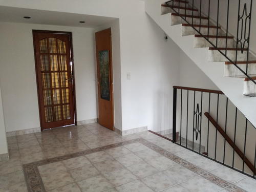 Imagen 4 de 11 de Duplex-2 Dormitorios-jardin-cochera Fija