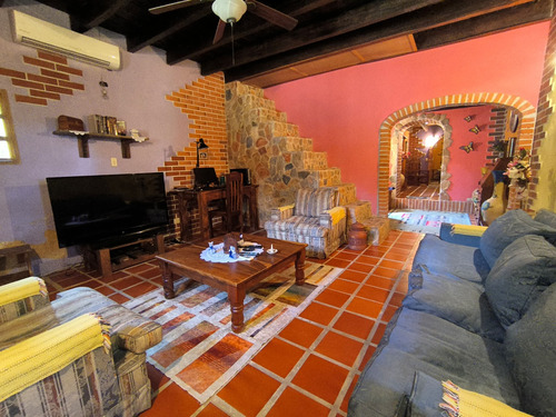 Casa En Venta Tipo Posada Estilo Medieval En Safari. (hg)