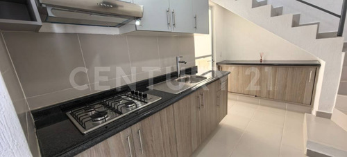 Casa Dúplex En Venta En Escobedo 12°80, Pedro Escobedo, Querétaro.