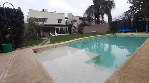 Barrio Los Dos Chinos, Funes, 4 Dormitorios, Pileta, Lote 525 M2, 197 M2 Cubiertos