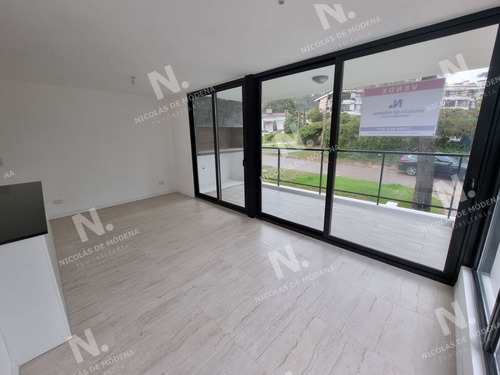 Imagen 5 de 17 de Vende Apartamento De 2 Dormitorios En Playa Mansa, Punta Del Este. Con Parrillero - Punta Del Este Mansa