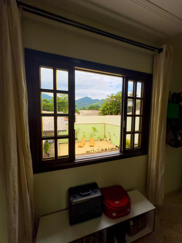 Casa Moderna Com 4 Suítes E Painel Solar Em Vargem Grande