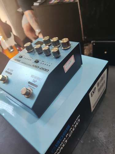 Pedal De Modulação Compacto Boss Md-200 Series 200 12 Modos Azul-celeste (Usado)