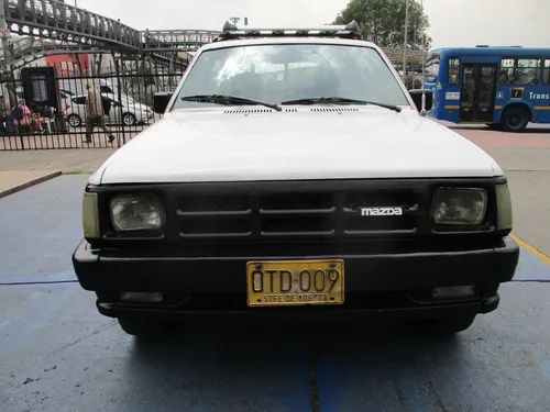 Mazda B2000 2.0