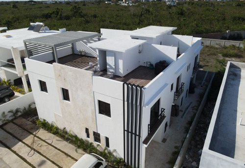 Venta De Townhouse En Residencial Bávaro Punta Cana.