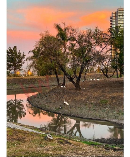 ¡encantadora Casa En Venta Con Amplio Jardín Y Excelente Vista Al Lago En Lomas De Gran Ja...