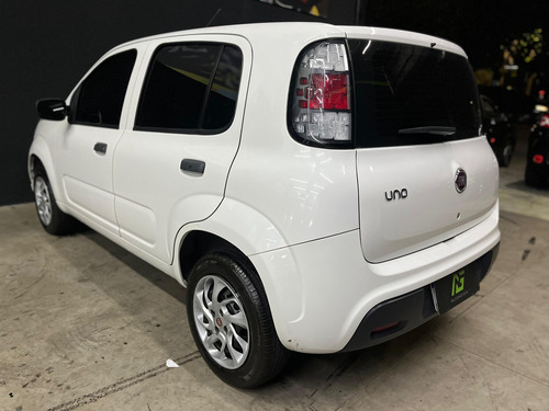 Fiat Uno Uno Attractive 1.0 8V (Flex) 4p