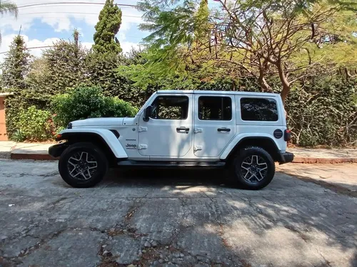 Jeep Wrangler Sahara 4x4 At