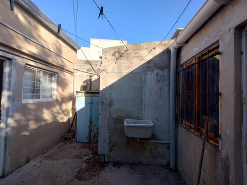 Casa 3 Ambientes 1 Dormitorio En Los Hornos, La Plata