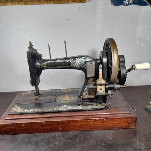 Imagem 2 de 10 de Máquina De Costura Manual Mão Anorom Muller Antiga Destravad
