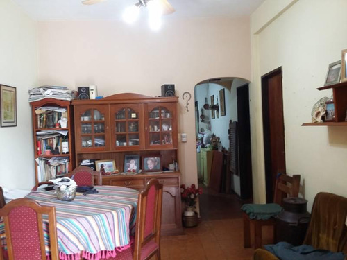 Casa Tipo Ph En Venta En San Isidro Para Reciclar - Excelente Ubicación - 2 Dorm Y Terraza.