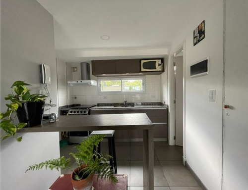 Triplex 2 Dormitorios-garage-patio-moderno